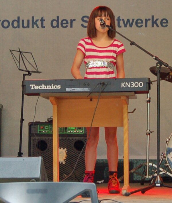 A keyboardist using a Trace Elliot bass amplifier combo for her onstage sound.